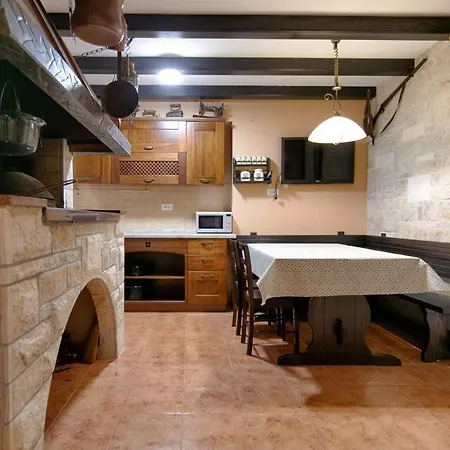 Demi Villa