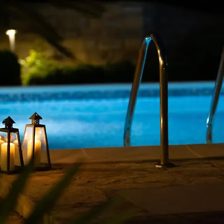 Demi Villa Pucisca