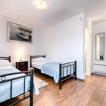 Demi Villa