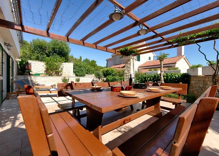 Demi Villa