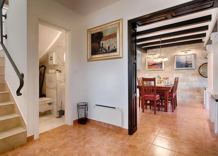 Demi Villa *