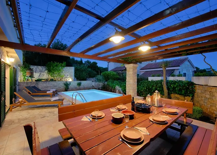 Demi Villa *