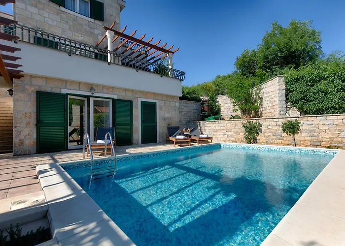 Demi Villa *