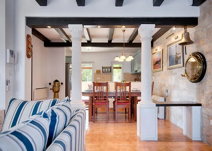 Demi Villa *