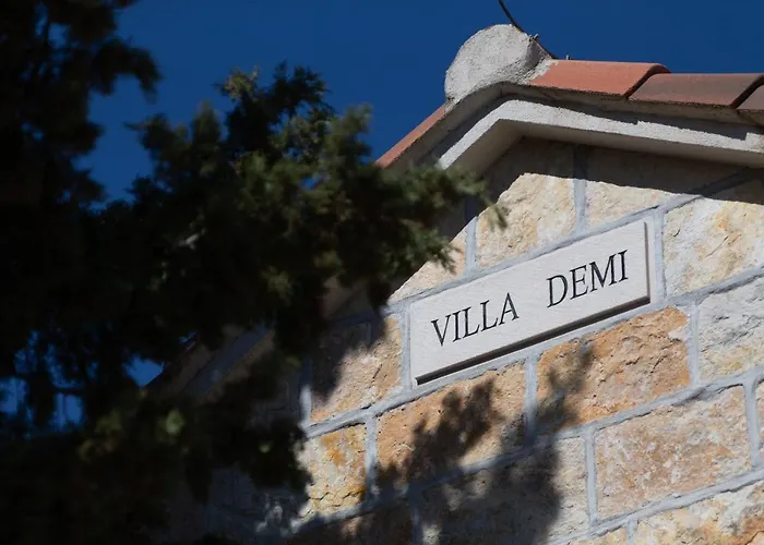 Demi * Praznice