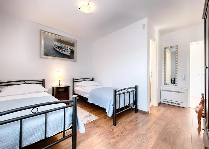Demi Villa